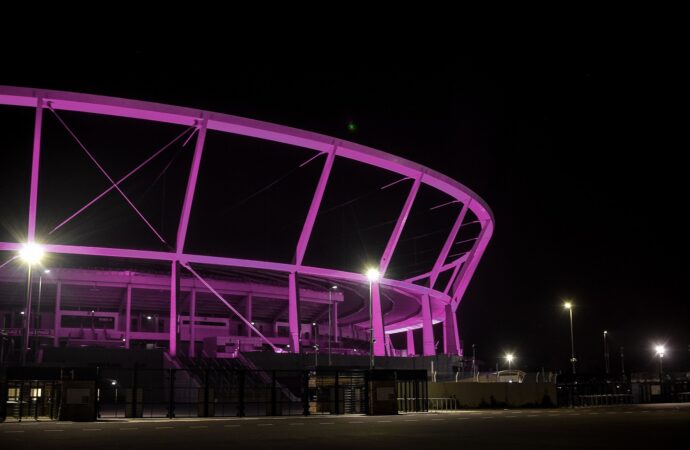Stadion Śląski świecił na różowo. To gest solidarności z osobami chorymi na raka piersi