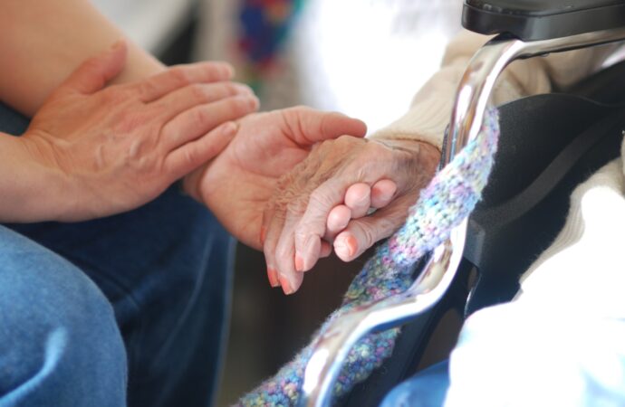 Opiekunka osoby starszej – zawód przyszłości?
