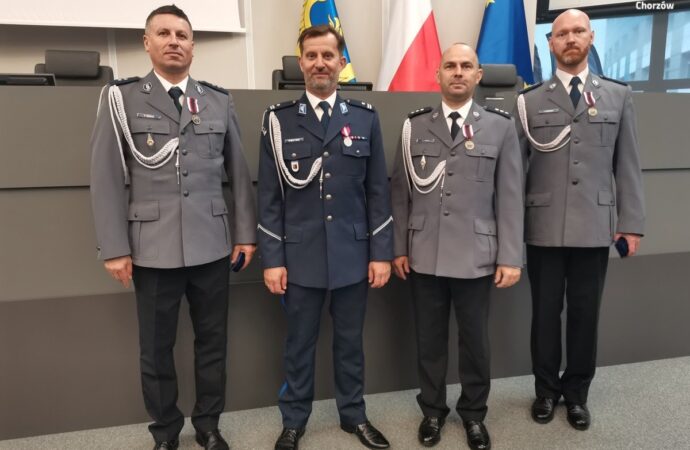 Pięciu policjantów z Chorzowa zostało wyróżnionych medalami