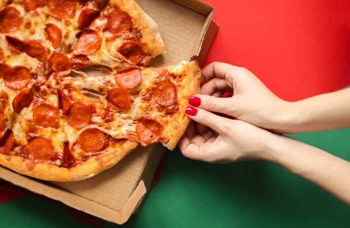 Historia mozzarelli – skąd wziął się kultowy ser, który znajduje się na pizzy?