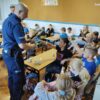 Policjanci z chorzowskiej drogówki odwiedzili uczniów SP nr 12