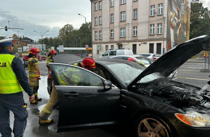 Samochód zapalił się podczas przejazdu ul. Katowicką. Spore szczęście kierującej