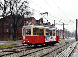 Spotkaj Mikołaja na tramwajowym przystanku