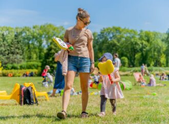 Rodzinne śniadanie pod chmurką. Aktywne lato w Parku Śląskim