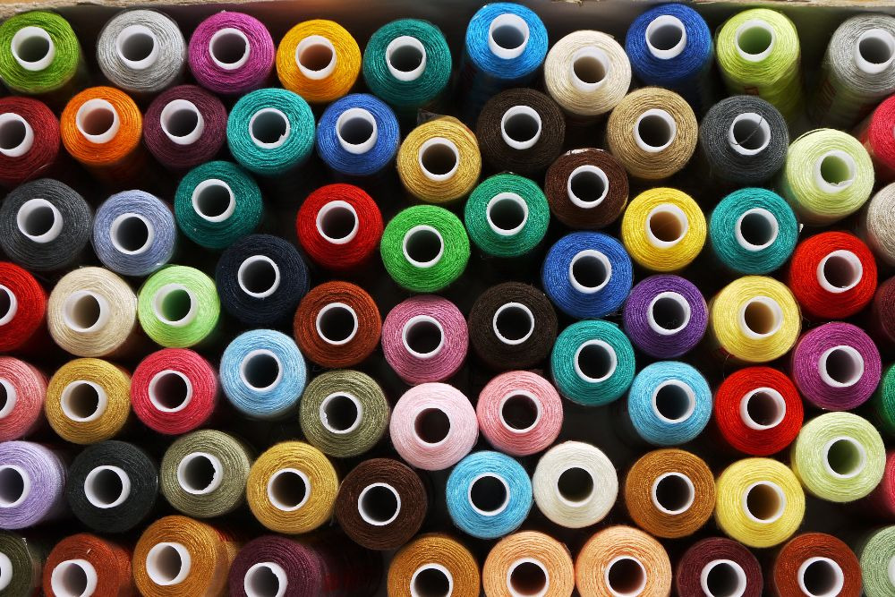 Bluzy z haftem logo – trwała i profesjonalna odzież firmowa od producenta P-M